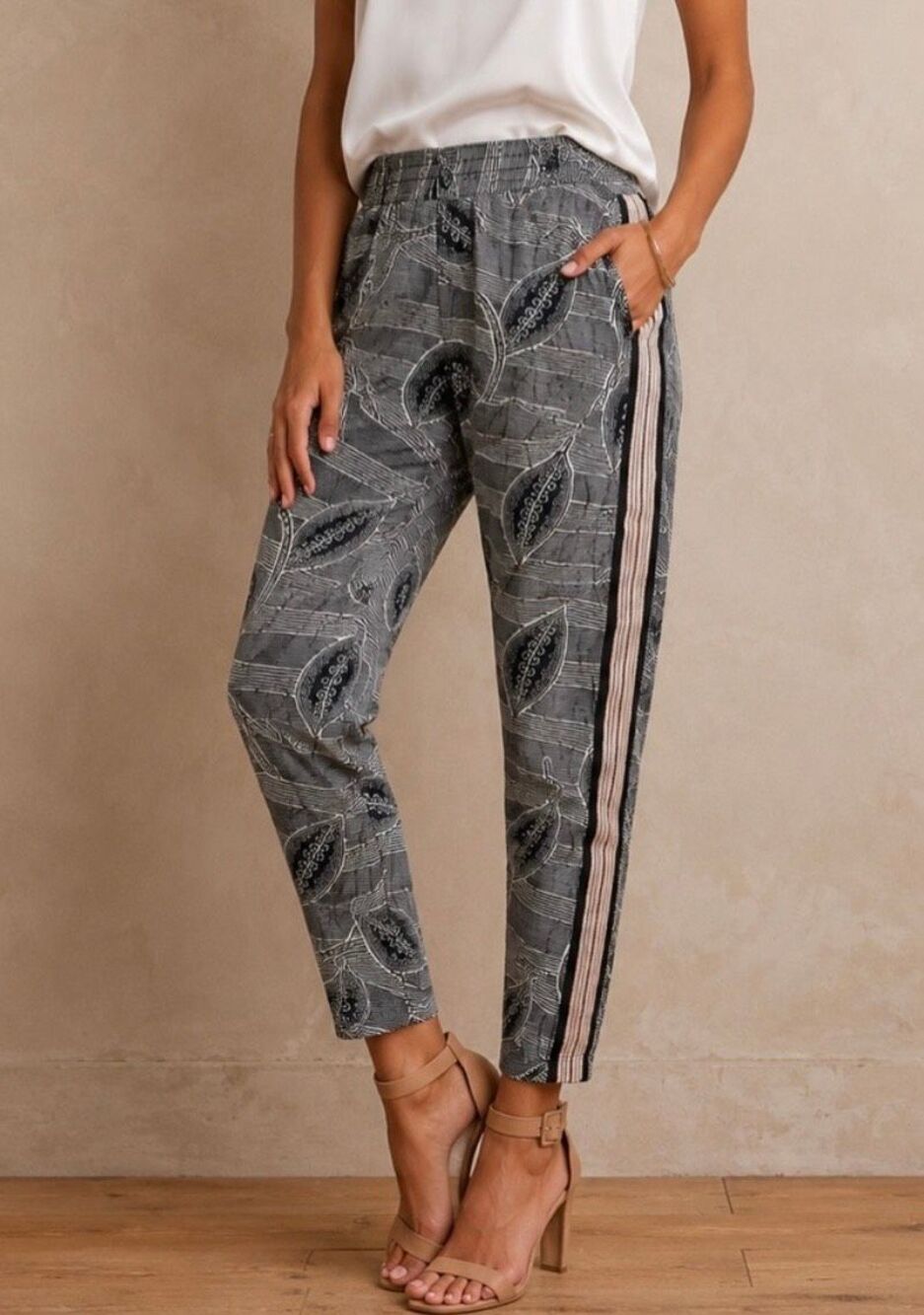 Anthropologie Hei Hei printed pull on pant size large